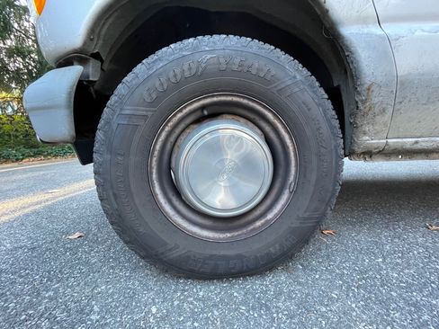 Used 2002 Ford E-350 and Econoline 350 Van image 10