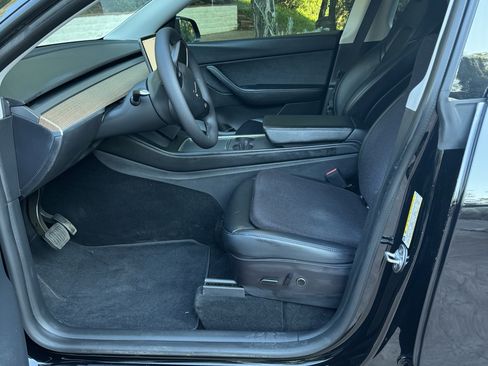 Used 2022 Tesla Model Y Long Range image 14