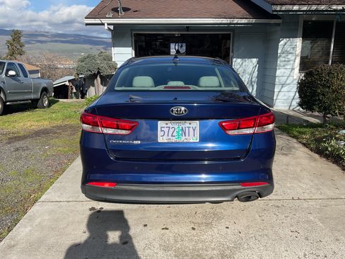 Used 2018 Kia Optima LX image 2