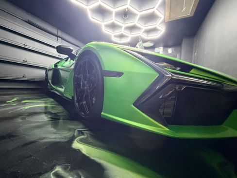 Used 2025 Lamborghini Revuelto AWD/4WD image 4