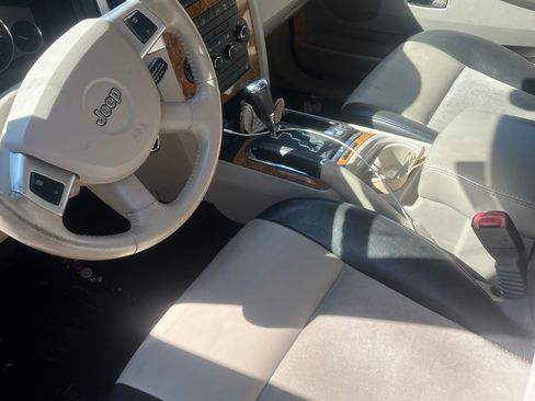 Used 2010 Jeep Grand Cherokee Limited image 5