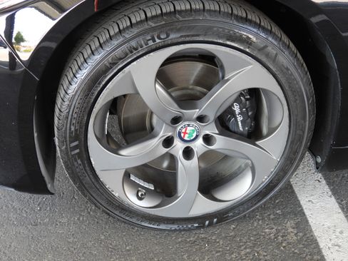 Used 2017 Alfa Romeo Giulia AWD w/ Sport Appearance Package image 8