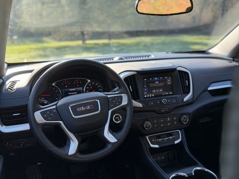 Used 2023 GMC Terrain SLE image 32