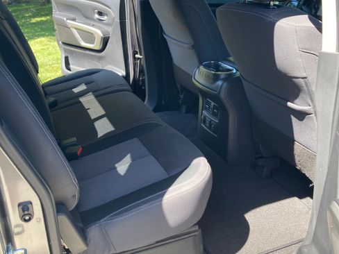 Used 2021 Nissan Titan SV w/ SV Convenience Package RWD image 19