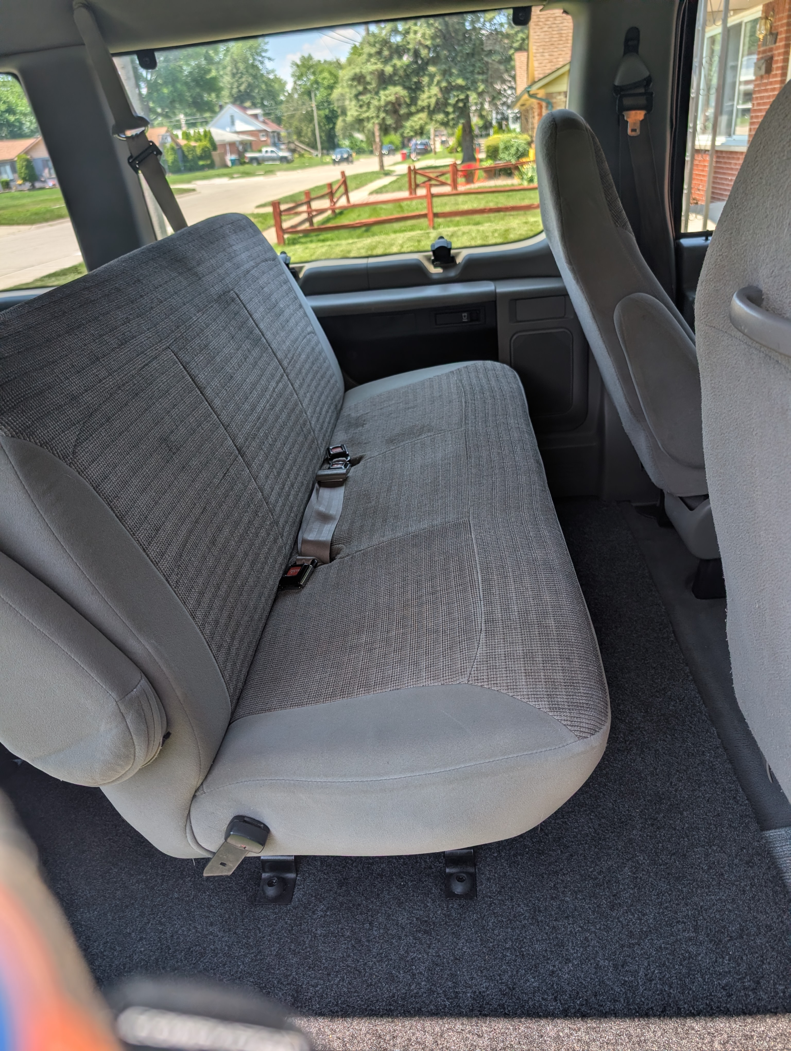 Used 2000 Ford E-350 and Econoline 350 Club Wagon RWD image 20