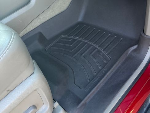 Used 2015 Chevrolet Suburban LT image 14