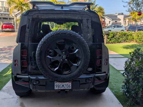 Used 2023 Land Rover Defender 110 X-Dynamic SE image 8