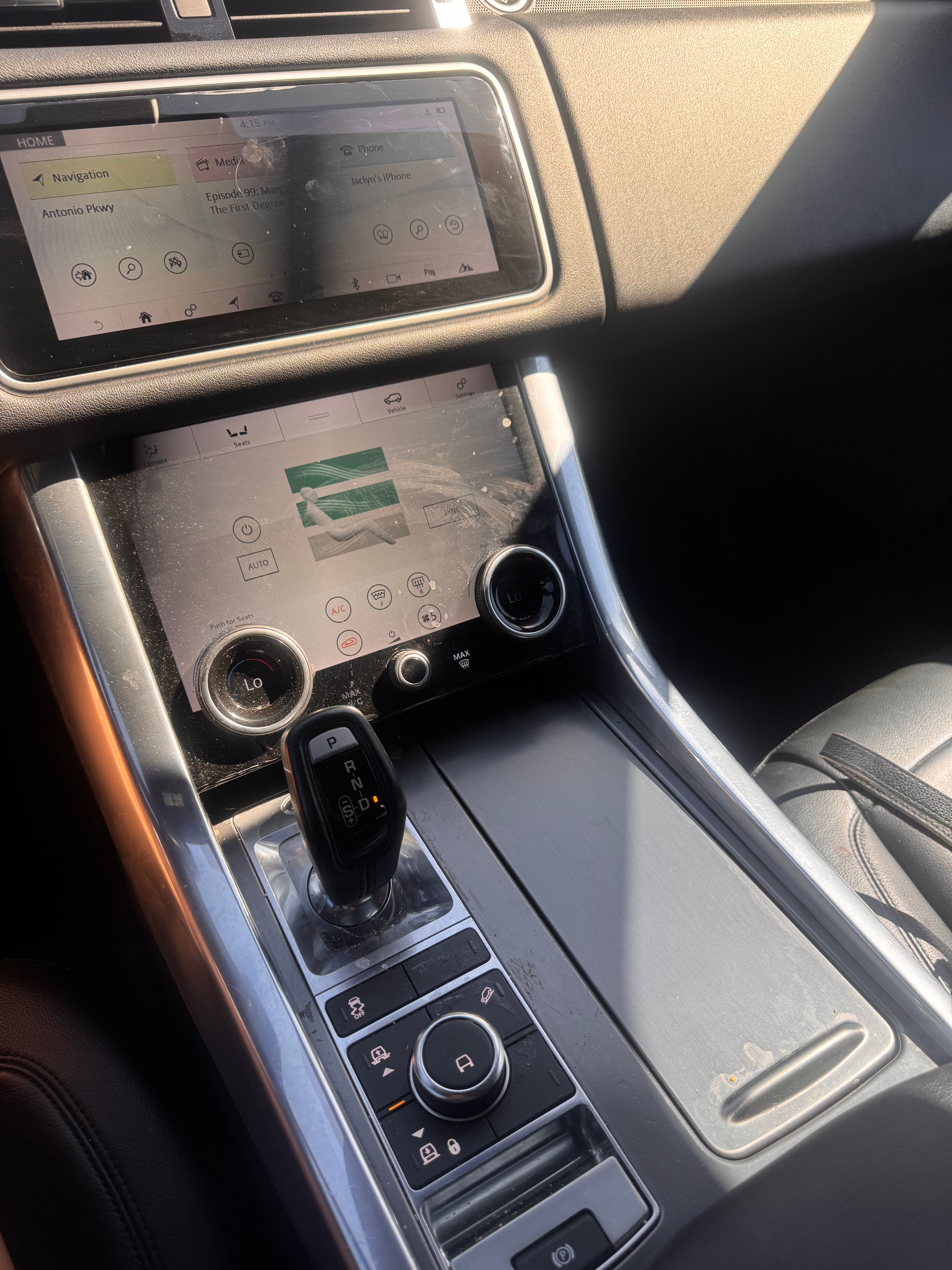 Used 2018 Land Rover Range Rover Sport SE AWD/4WD image 9