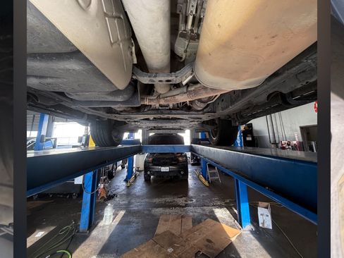 Used 2014 INFINITI QX80 Sport Utility 4D w/ Deluxe Touring Package image 11