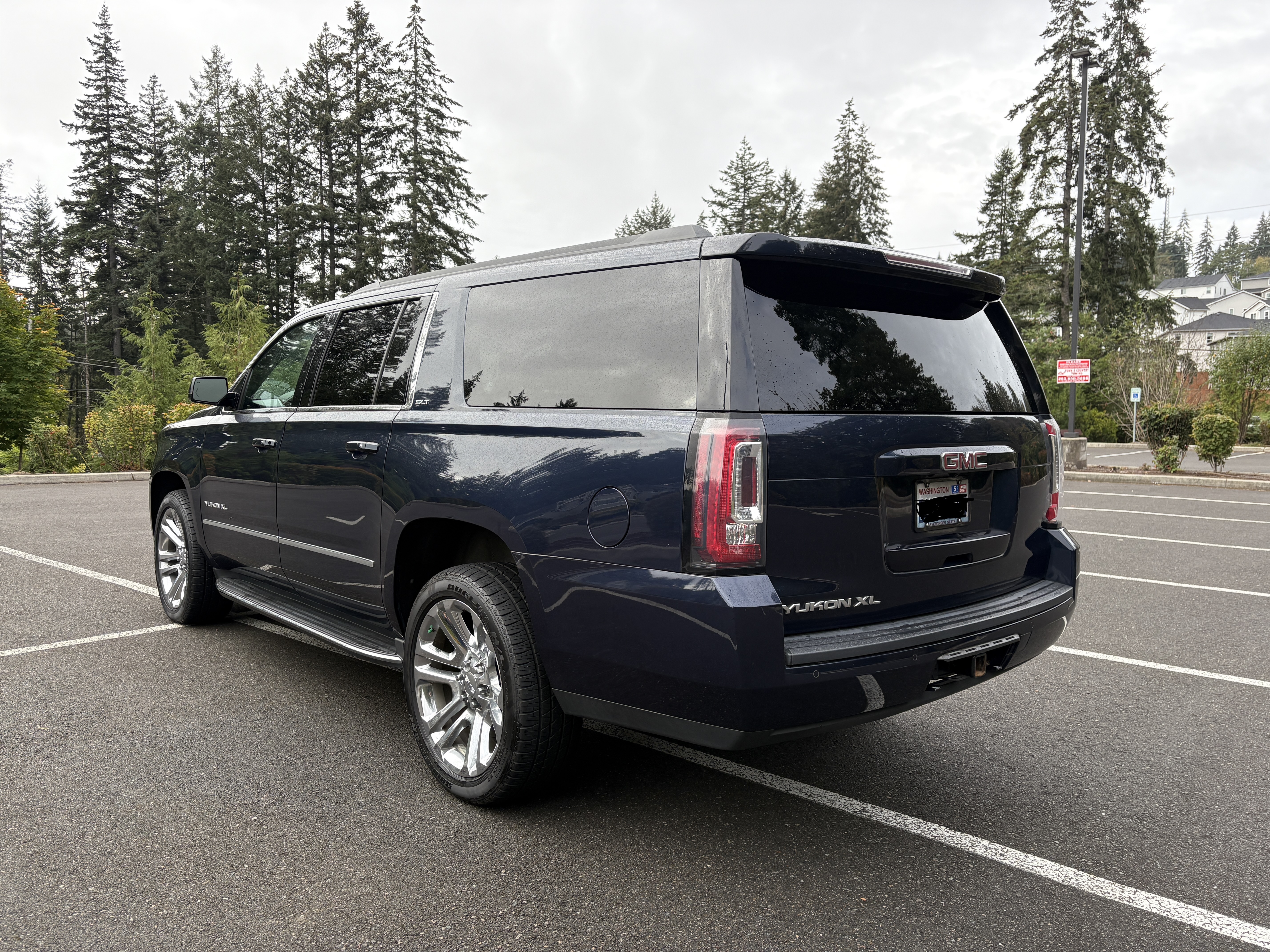 Used 2018 GMC Yukon XL SLT w/ Premium Edition AWD/4WD image 2