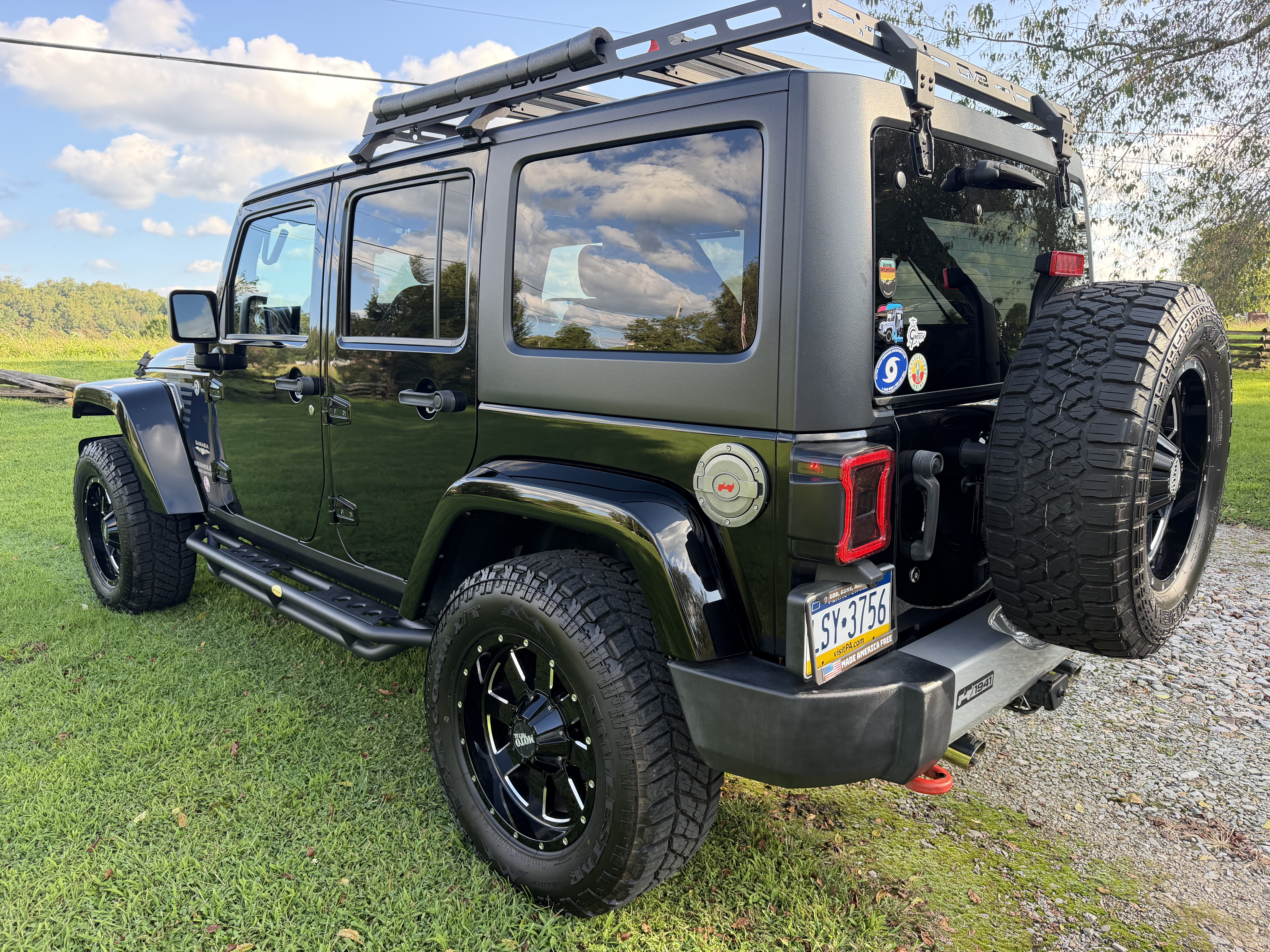 Used 2013 Jeep Wrangler Unlimited Sahara w/ Dual Top Group AWD/4WD image 5