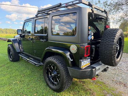 Used 2013 Jeep Wrangler Unlimited Sahara w/ Dual Top Group AWD/4WD image 5