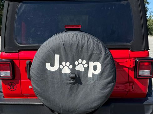 Used 2018 Jeep Wrangler Sport AWD/4WD image 9