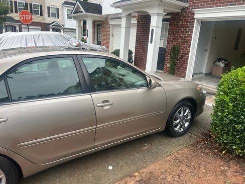 Used 2005 Toyota Camry XLE FWD image 10