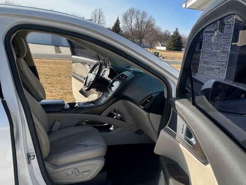 Used 2017 Lincoln MKX Reserve w/ Lincoln MKX Climate Package image 10