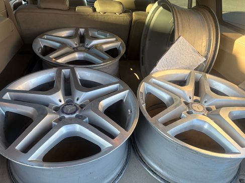 Used 2013 Mercedes-Benz GL 550 GL 550 4MATIC Sport Utility 4D image 15