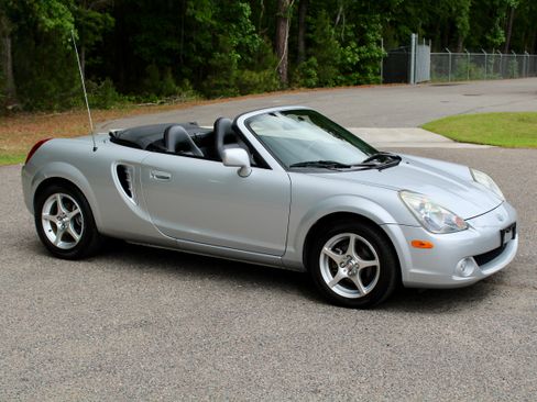 Used 2003 Toyota MR2 RWD image 8