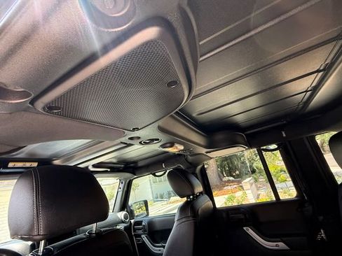 Used 2017 Jeep Wrangler Unlimited Rubicon w/ Dual Top Group image 15