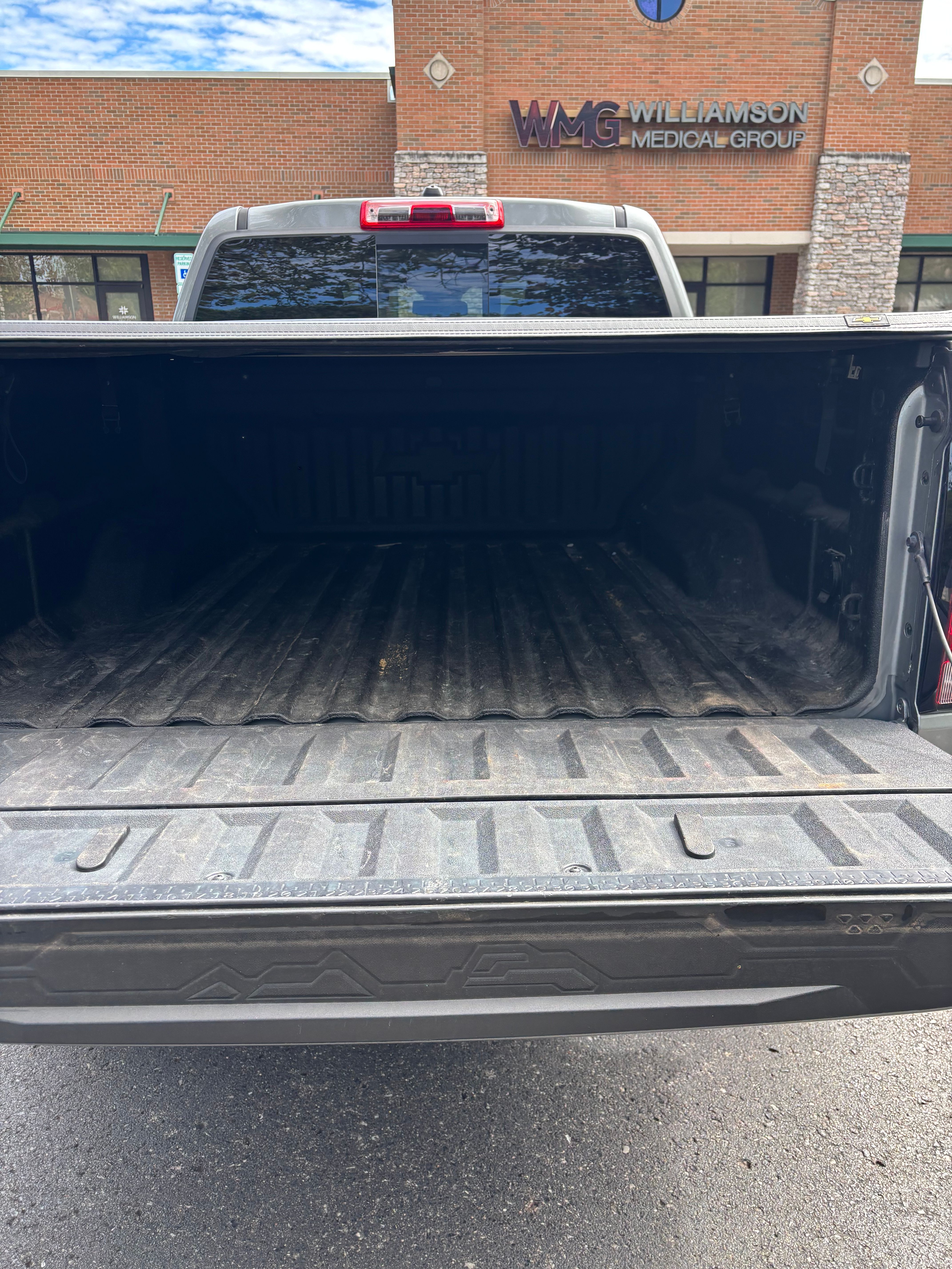 Used 2025 Chevrolet Colorado ZR2 w/ Technology Package AWD/4WD image 12