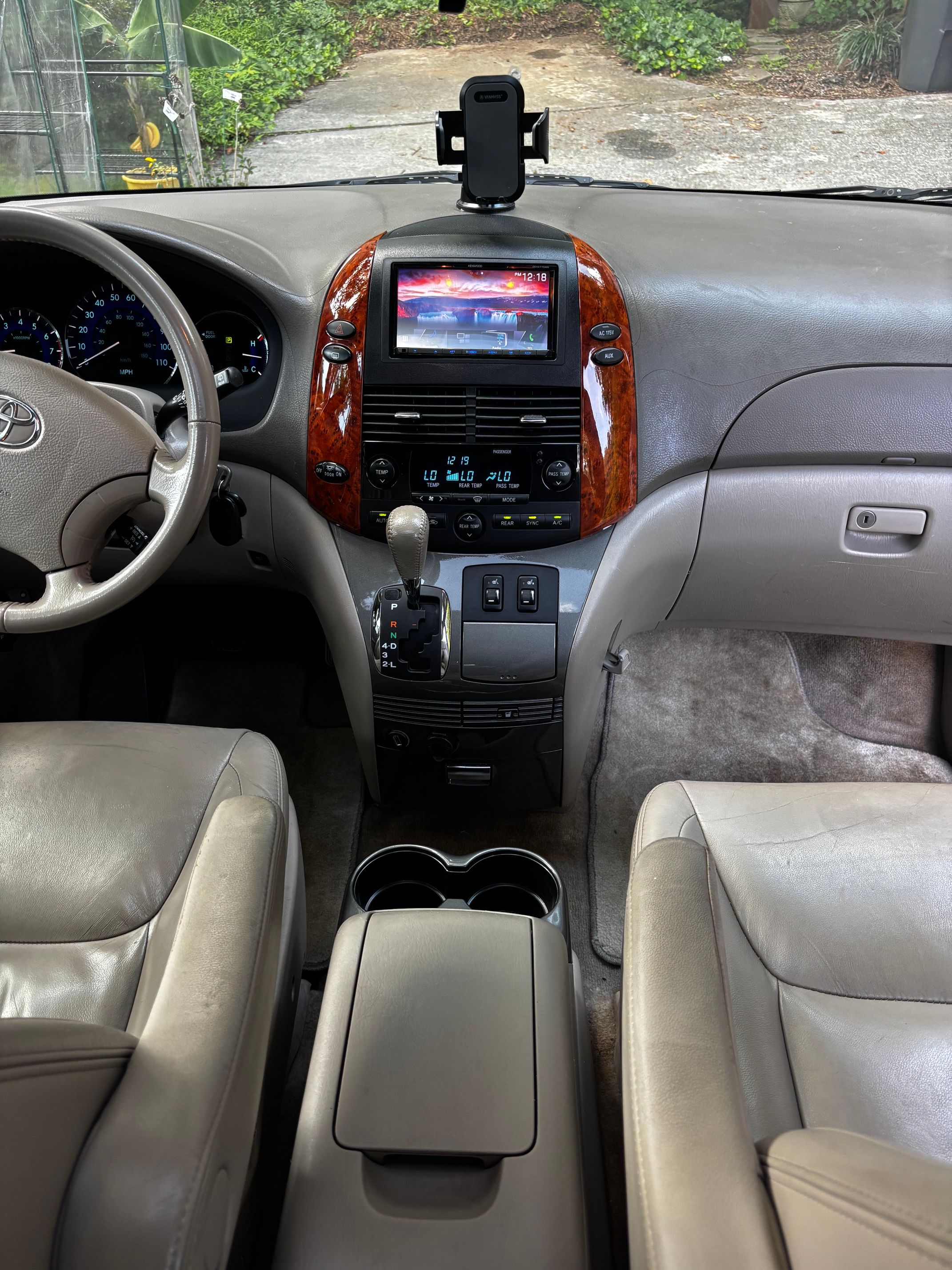 Used 2009 Toyota Sienna XLE w/ Towing Prep Pkg FWD image 13