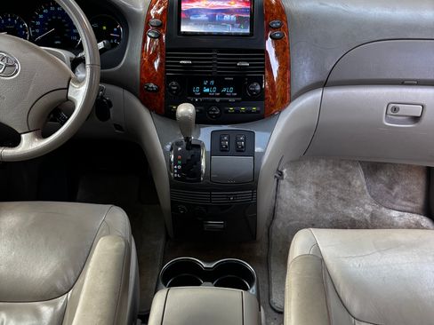 Used 2009 Toyota Sienna XLE w/ Towing Prep Pkg FWD image 13