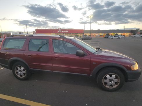 Used 2006 Volvo XC70 Ocean Race Edition image 1