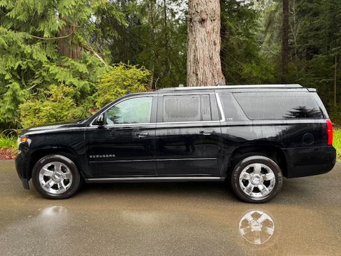 Used 2015 Chevrolet Suburban LTZ image 2