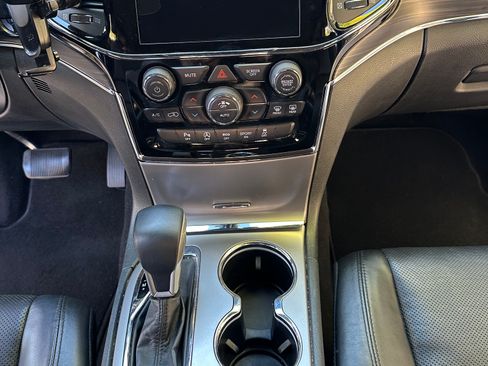 Used 2020 Jeep Grand Cherokee Limited w/ Luxury Group II image 10