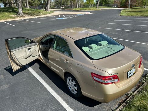 Used 2010 Toyota Camry FWD image 6