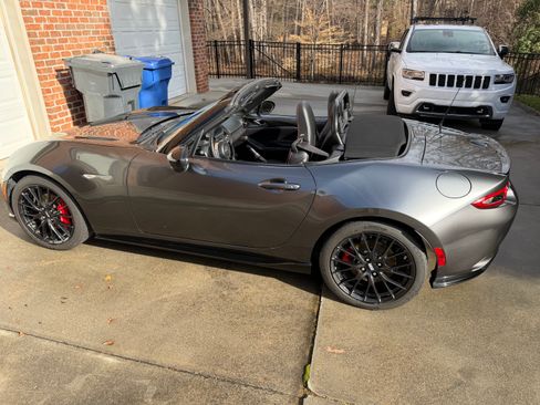 Used 2019 MAZDA MX-5 Miata Club w/ Brembo/BBS Recaro Package image 5