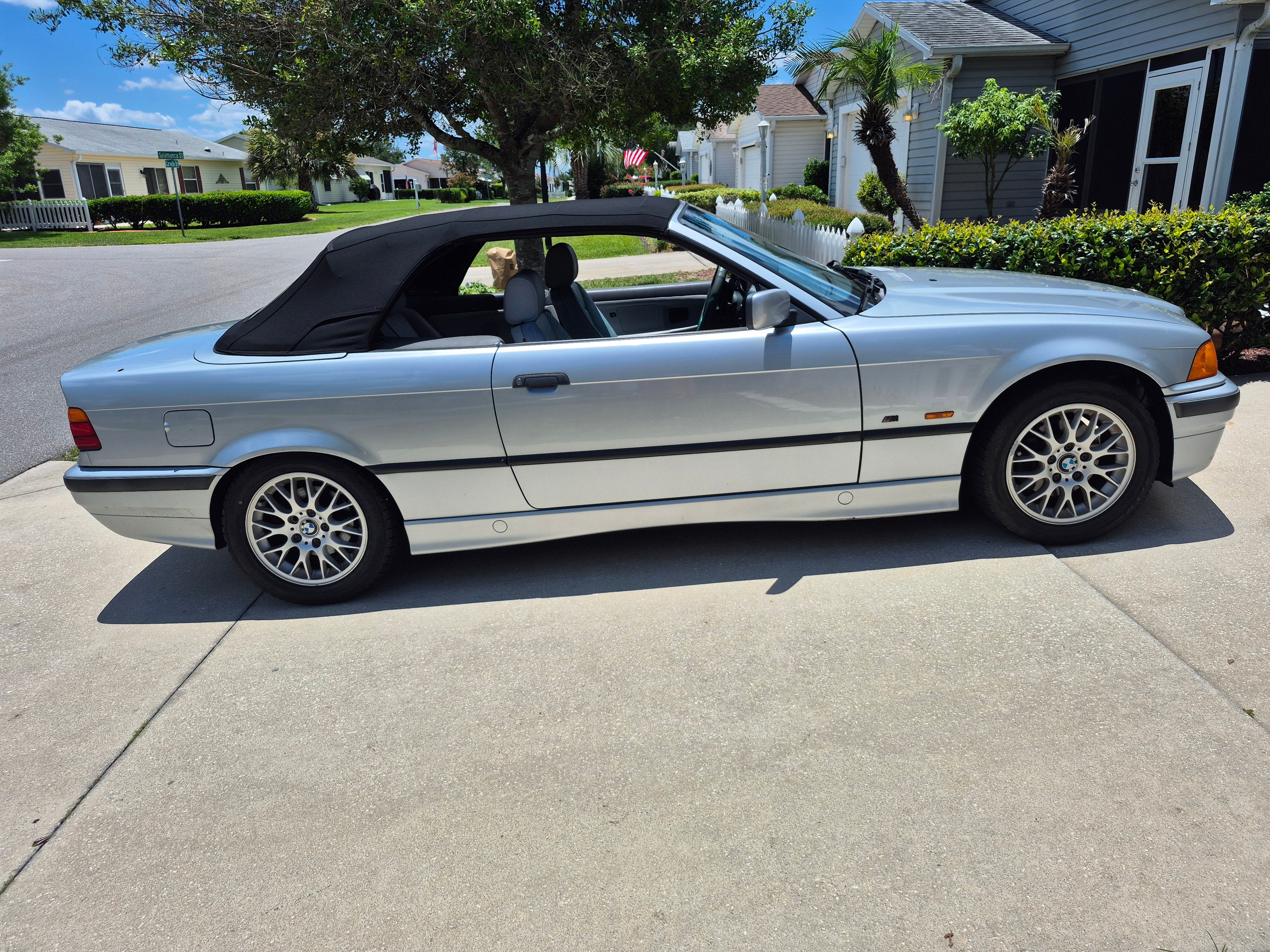Used 1998 BMW 323i Convertible RWD image 1