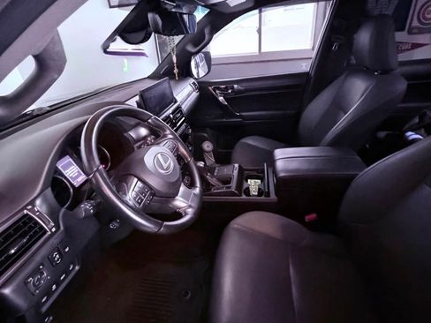 Used 2022 Lexus GX 460 image 9