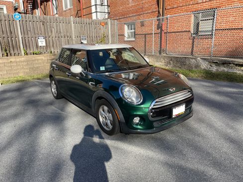Used 2015 MINI Cooper 4-Door Hardtop image 6