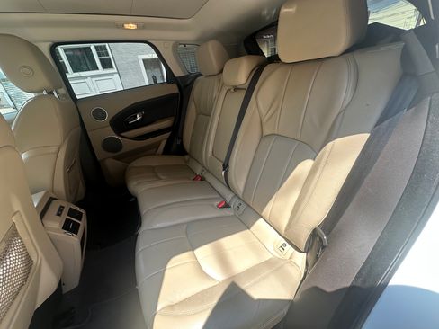 Used 2017 Land Rover Range Rover Evoque SE AWD/4WD image 9