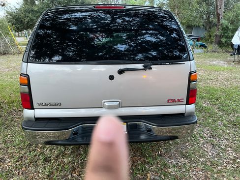 Used 2005 GMC Yukon SLT w/ SLT Preferred Equipment Group image 5