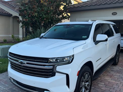 Used 2021 Chevrolet Suburban LT w/ LT Signature Package RWD image 1