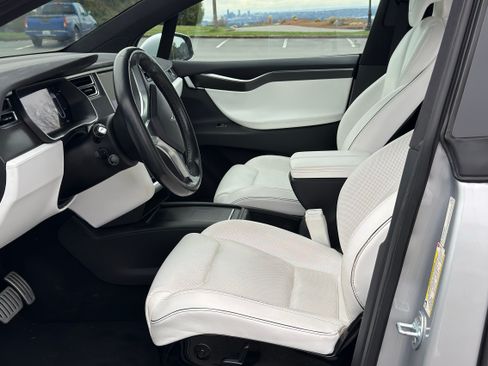 Used 2016 Tesla Model X Performance image 12