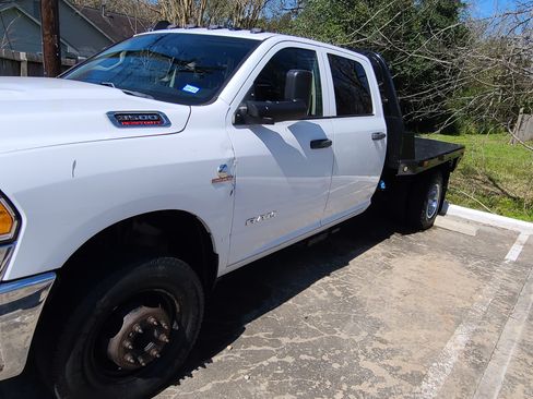 Used 2019 RAM 3500 Tradesman w/ Chrome Appearance Group image 2