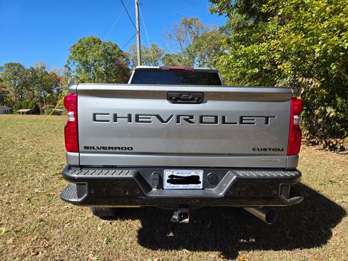 Used 2025 Chevrolet Silverado 2500 Custom w/ Custom Value Package image 6