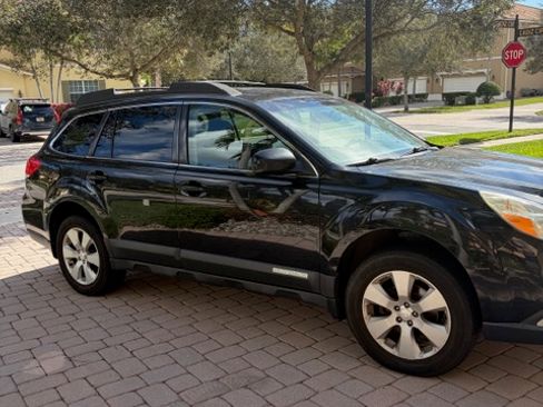 Used 2010 Subaru Outback 2.5i Premium image 12