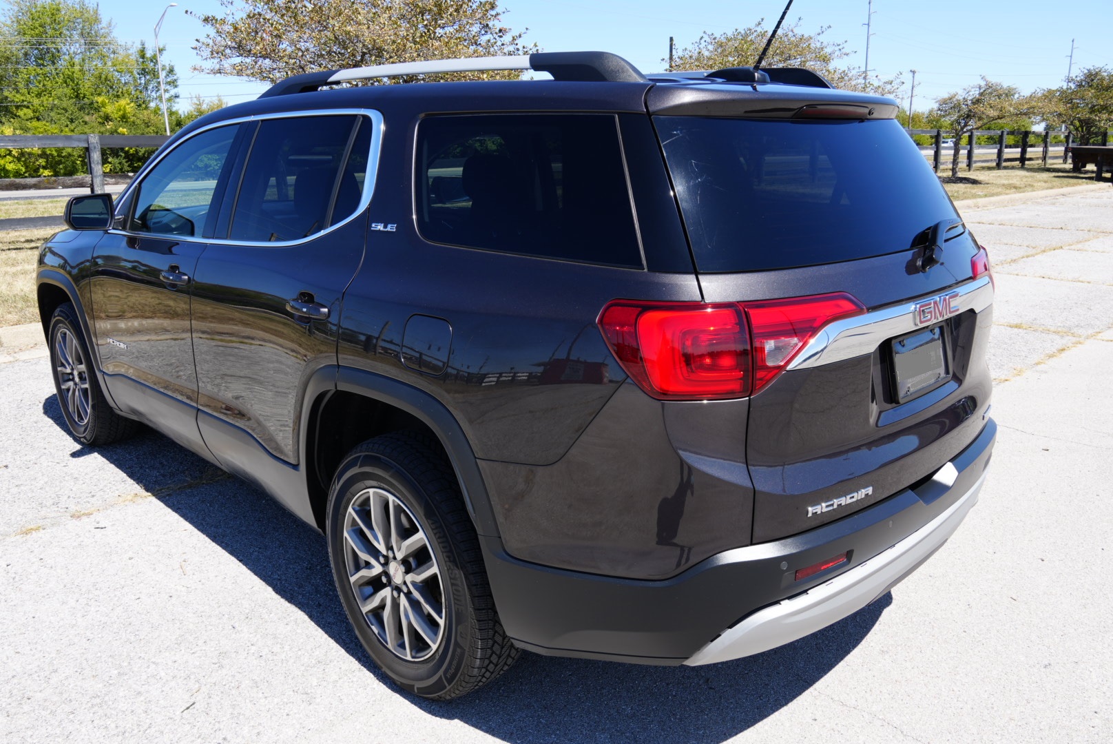 Used 2018 GMC Acadia SLE w/ Driver Alert Package I AWD/4WD image 6