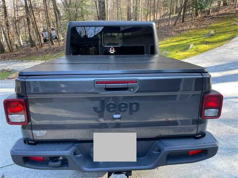 Used 2021 Jeep Gladiator Sport image 4