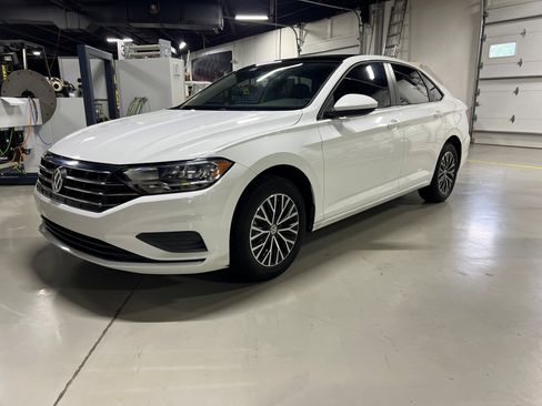 Used 2020 Volkswagen Jetta SE FWD image 1