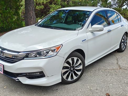 Used 2017 Honda Accord Hybrid Sedan image 1