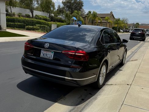 Used 2017 Volkswagen Passat 1.8T SE FWD image 5