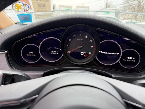 Used 2023 Porsche Panamera image 4