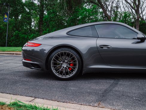 Used 2017 Porsche 911 Carrera S image 5