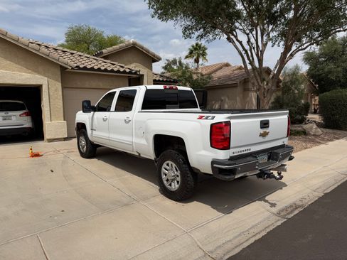 Used 2019 Chevrolet Silverado 2500 LT w/ LT Convenience Package image 2