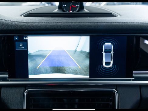 Used 2018 Porsche Panamera image 14