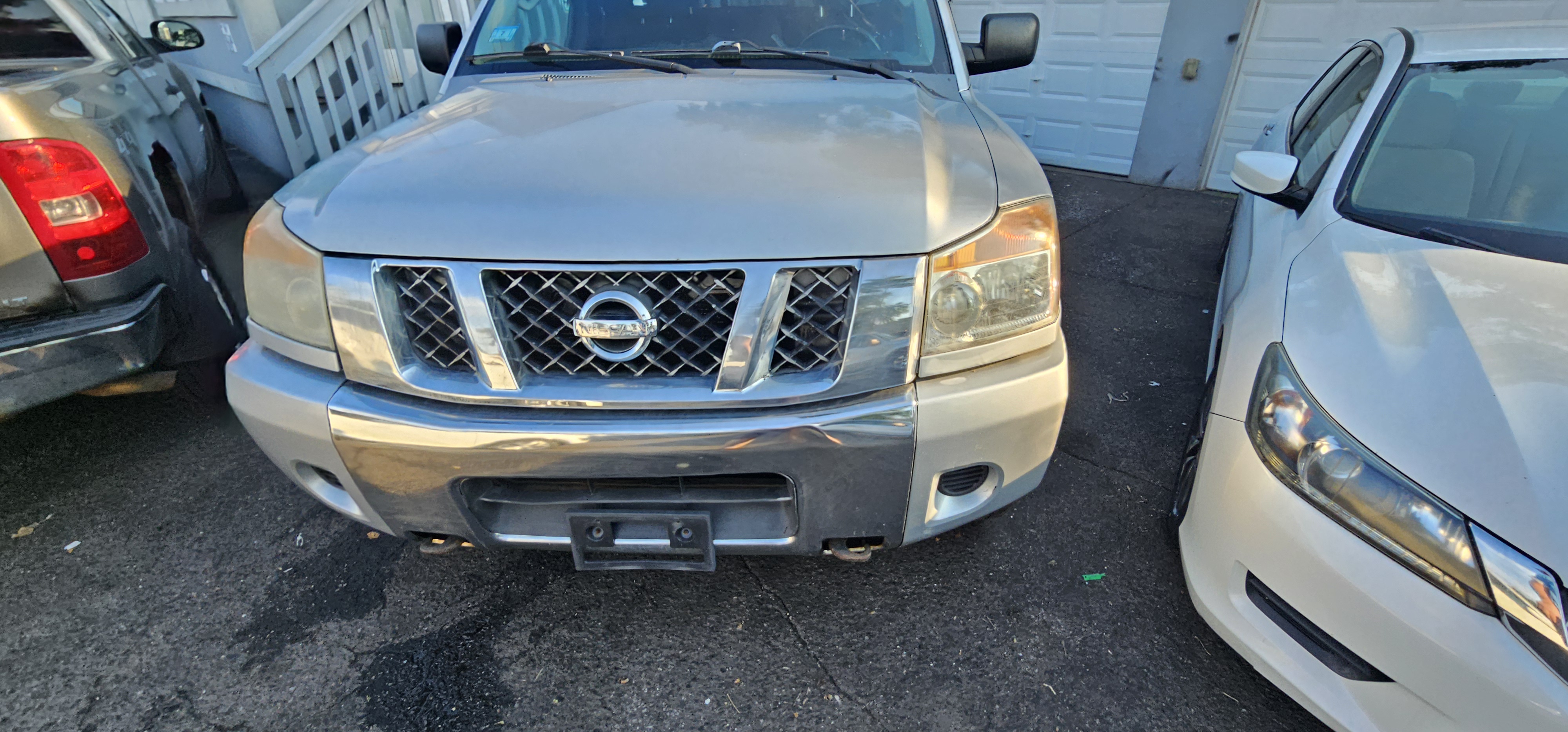 Used 2009 Nissan Titan SE AWD/4WD image 2
